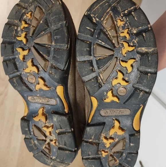 Hi-Tec waterproof boots - child's size 4 - Picture 8 of 11